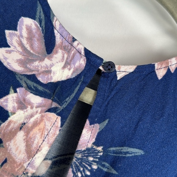Talula Navy Blue & Pink Floral Cropped Tank Top Size Medium - Picture 10 of 10